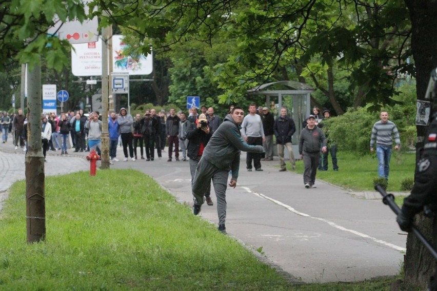 Protest przed komisariatem na Trzemeskiej we wtorek...