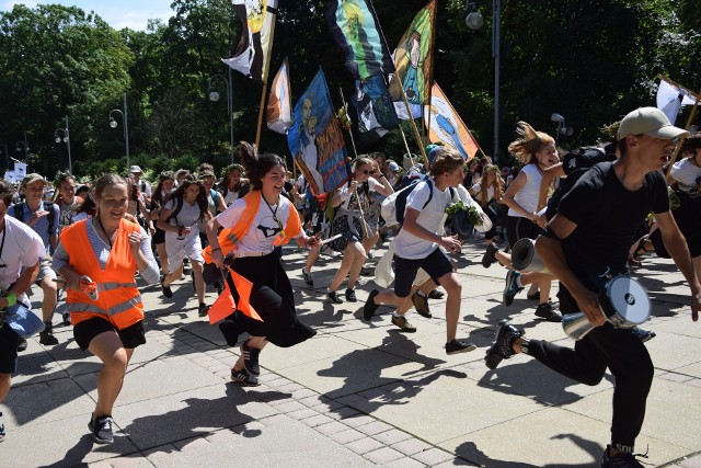 W piątek, 9 sierpnia, na Jasną Górę dotarła 28. Piesza Pielgrzymka Dominikańska. Tradycyjnie część pielgrzymów wbiegła na jasnogórski szczyt. Pielgrzymka Dominikańska wyruszyła z Krakowa 3 sierpnia. Odbywa się pod hasłem „Wytrwajcie w miłości Mojej”