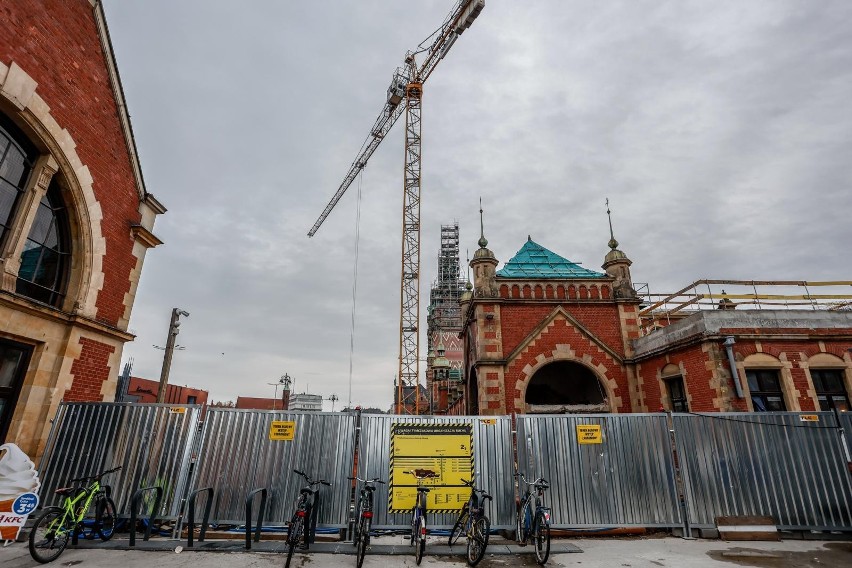 Remont zabytkowego gmachu dworca PKP Gdańsk Główny rozpoczął...