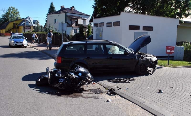 Wypadek motocyklisty. 21-latek trafił śmigłowcem do szpitala (zdjęcia)