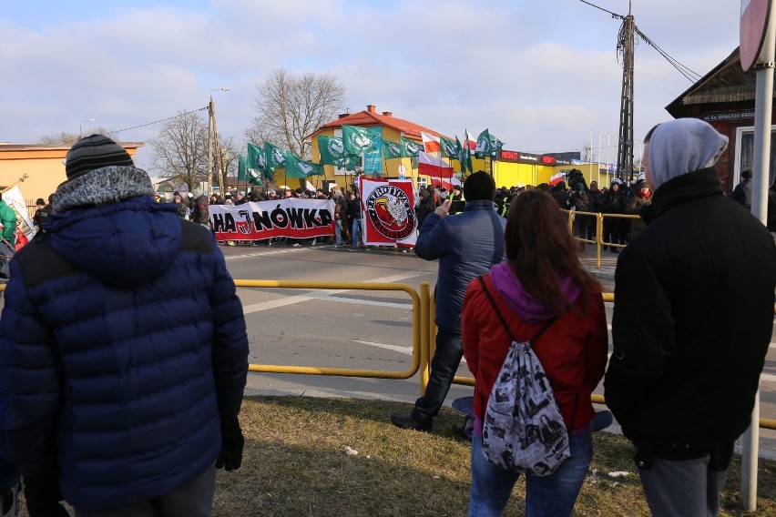 III Marsz Pamięci Żołnierzy Wyklętych w Hajnówce 2018. Policja użyła siły (zdjęcia, wideo)