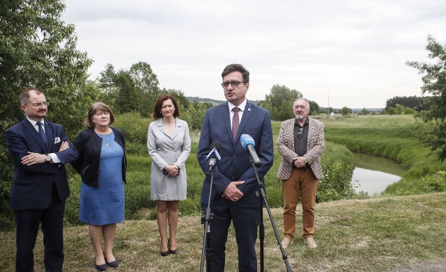 Prezes Wód Polskich Przemysław Daca powiedział, że polskie miasta nie są zabezpieczone przed błyskawicznymi powodziami wynikającymi z nawalnych burz.