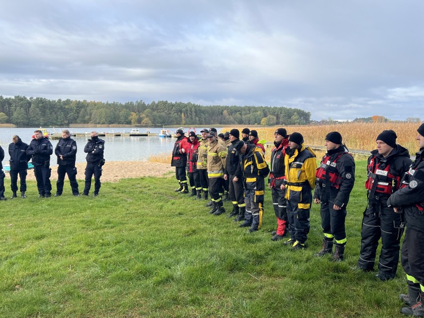 Ćwiczenia "Biały Szkwał 2022". Strażacy z woj. podlaskiego doskonalili swoje umiejętności na Jeziorze Rajgrodzkim