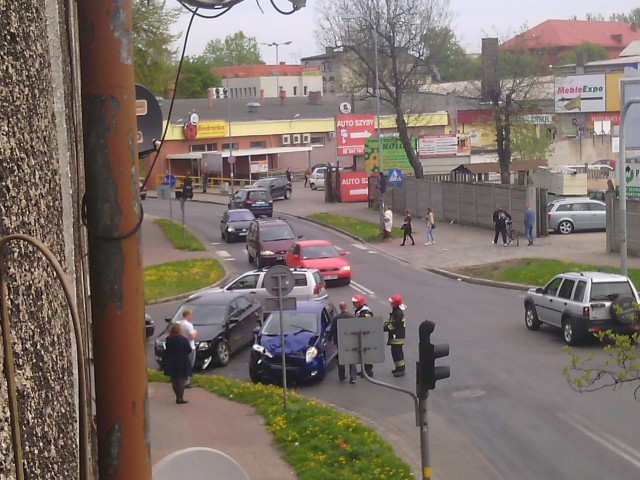 Dziś około godziny 11:30 na skrzyżowaniu ulic Przemysłowej i Kasprowicza doszło do niegroźnej w skutkach kolizji.