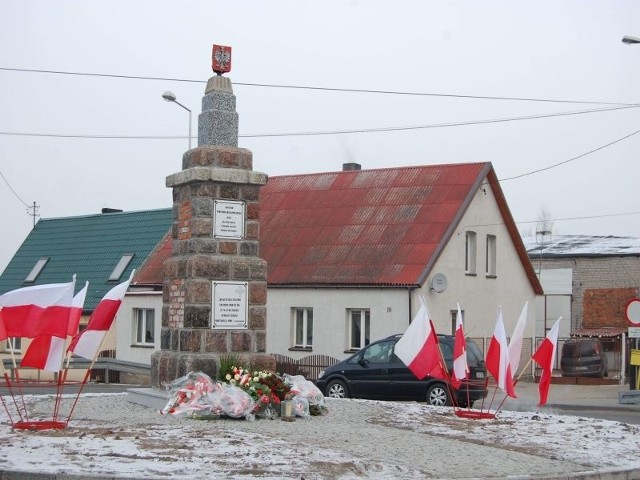 Zdemontowany monument wrócił na dawne miejsce w centrum Paterka. Ma przypominać mieszkańcom i przejezdnym o 60 powstańcach wlkp. z Paterka, którzy zginęli w walce.