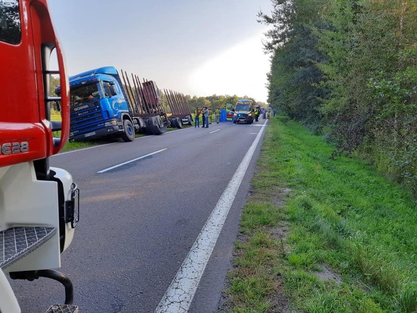 Śmiertelny wypadek w Dymitrowie Dużym. Nie żyje piesza potrącona przez ciężarówkę