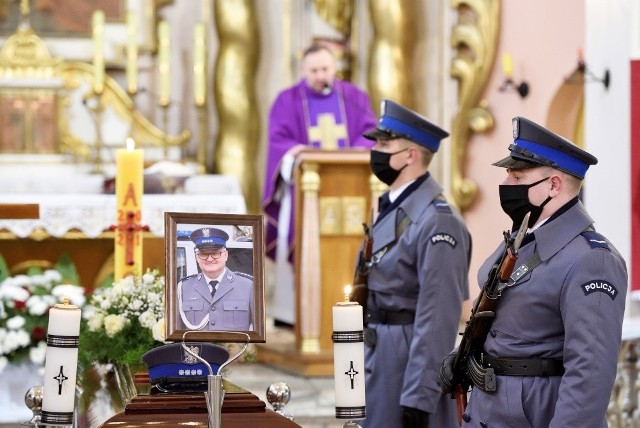 Ceremonia pogrzebowa odbyła się w Mroczy z udziałem policyjnej asysty honorowej