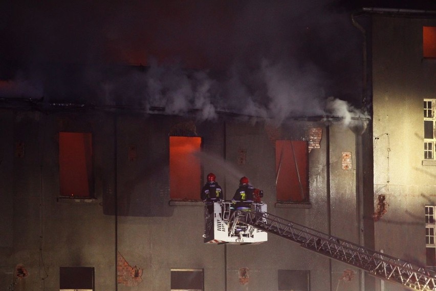Poznań: Wielki pożar starego młyna na Nadolniku