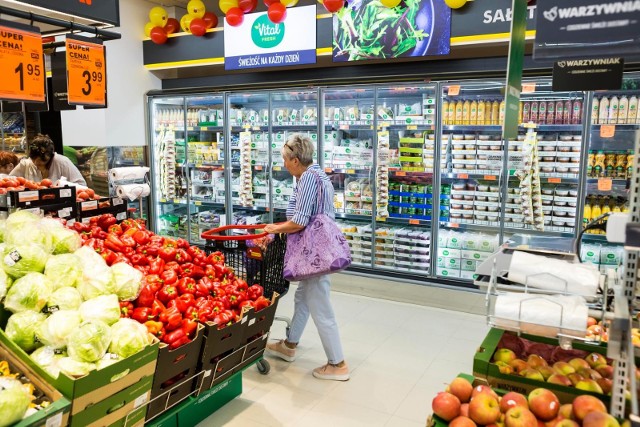 Salmonella w jajkach i sezamie, bakterie w kiełbasie, E. coli w serze... W kwietniu i maju 2019 GIS wydał nowe ostrzeżenia w sprawie groźnych dla zdrowia produktów. Główny Inspektorat Sanitarny w kwietniu i maju 2019 wydał nowe decyzje o wycofaniu znanych produktów ze sklepów. Sprawdź, których produktów należy unikać! Zgodnie z ostrzeżeniami GIS, wskazanych partii produktów nie należy spożywać.Których produktów dotyczą najnowsze ostrzeżenia GIS? I z jakiego powodu zostały wycofane ze sprzedaży? Informujemy na następnych slajdach >>>Czytaj koniecznie: Rakotwórczy składnik w popularnym produkcie! Firma wypłaca gigantyczne odszkodowania!Agro Pomorska odcinek 64