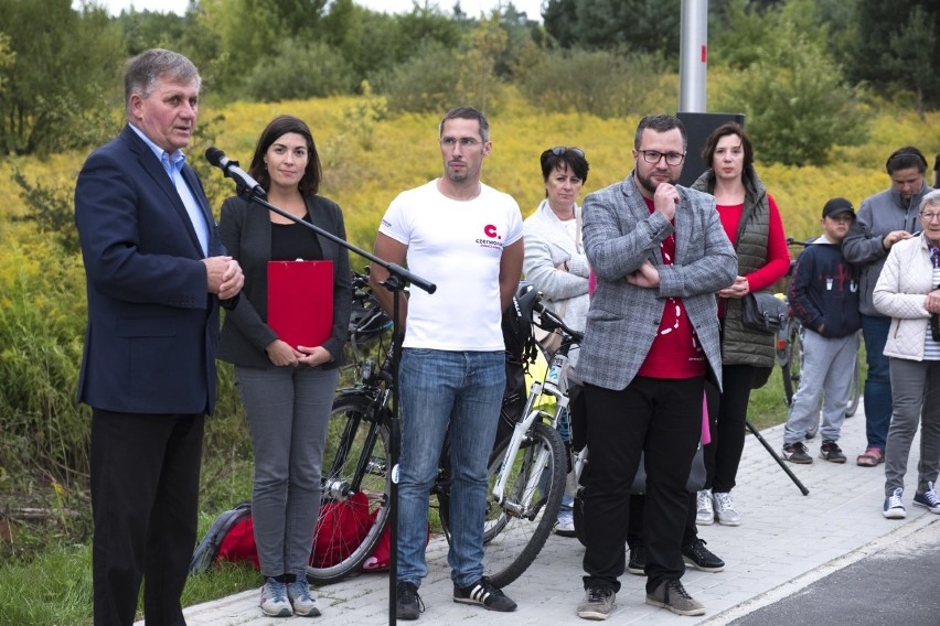 Na otwarcie drogi przyjechał też Tomasz Łubiński,...