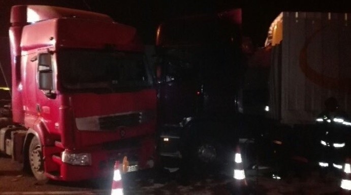 Wypadek na A1. Kolizja 2 ciężarówek na wysokości Tczewa. Z jednej wysypał się węgiel [ZDJĘCIA]