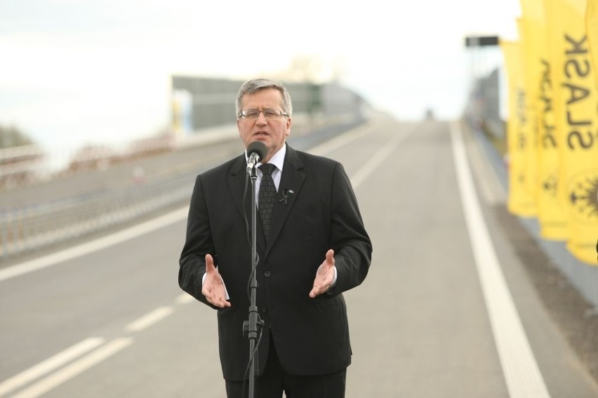 Prezydent Komorowski w Brzegu Dolnym. Otworzył most i wspominał premiera Mazowieckiego [ZDJĘCIA]