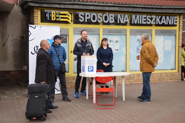 Głosowanie możliwe jest też w punktach mobilnych. Dziś było uruchomione na rogu ulic Wyszyńskiego i Piłsudskiego.