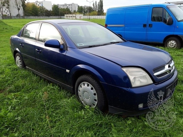 Samochód osobowy OPEL VECTRA II 1,8Ilość:1NR fabryczny:W0L0ZCF6951025853Rok produkcji:2004Cena:5000