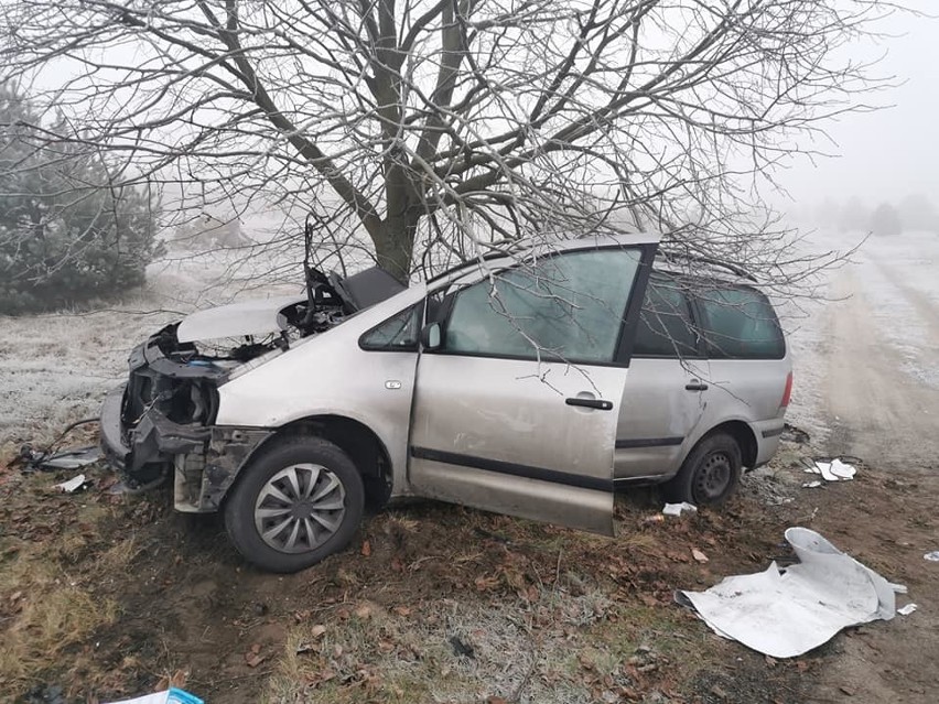 Groźny wypadek na DK 22 na trasie Gutowiec – Rytel 17.01.2020. Zderzenie samochodu osobowego i ciężarówki [zdjęcia]