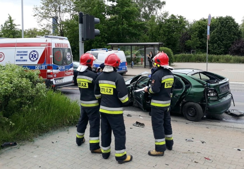 Wypadek na skrzyżowaniu al. Armii Krajowej i Borowskiej