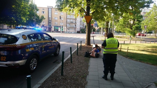 Do zdarzenia doszło 26 czerwca po południu przy ul. Wojskowej w Poznaniu. Dwie kobiety jadące hulajnogą zostały potrącone przez samochód osobowy.