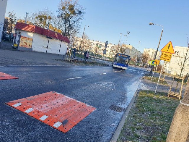 Progi spowalniające to jeden z elementów poprawiających bezpieczeństwo, na które stawia ZDMiKP.