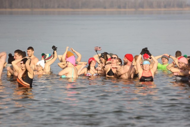 Zobacz kolejne zdjęcia. Przesuwaj zdjęcia w prawo - naciśnij strzałkę lub przycisk NASTĘPNE