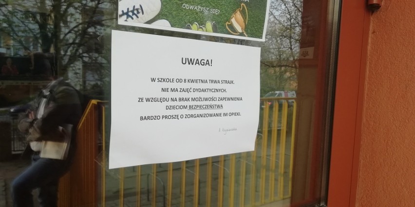 Od rana w całej Polsce trwa strajk nauczycieli