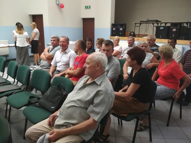 Uczestnicy zebrania w Chwałowicach wysłuchali o planach przebudowy wałów przeciwpowodziowych na Sanie