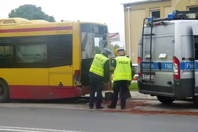 Zderzenie dwóch autobusów na ul. Brzezińskiej w Łodzi