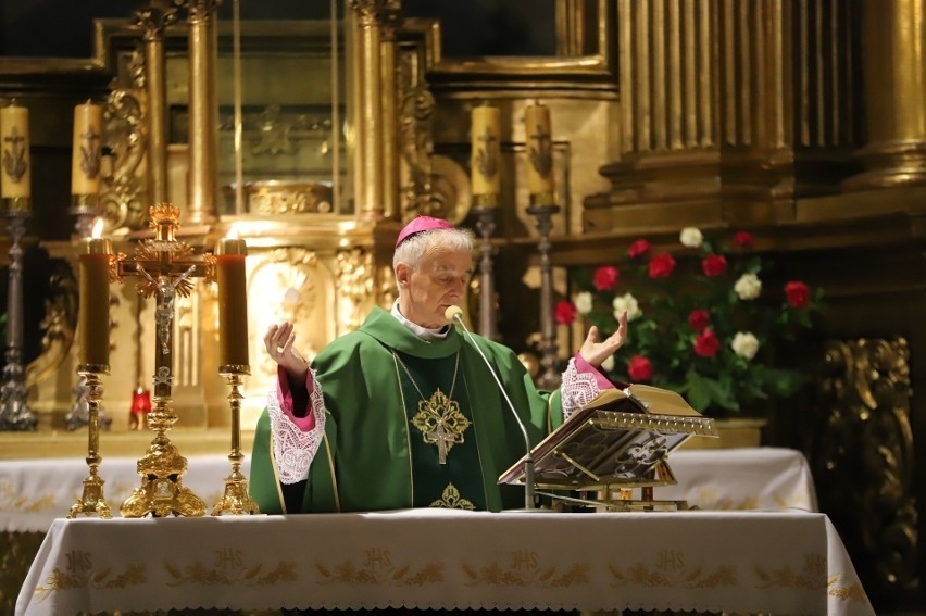 Biskup Marian Florczyk w niedzielę odprawi mszę świętą w Domu dla Niepełnosprawnych w Piekoszowie. Będzie się modlił o pokój na Ukrainie