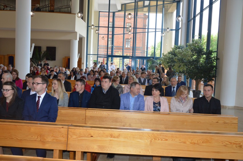 Święcenia diakonatu w kościele seminaryjnym w Opolu. Mamy ośmiu nowych diakonów [ZDJĘCIA]