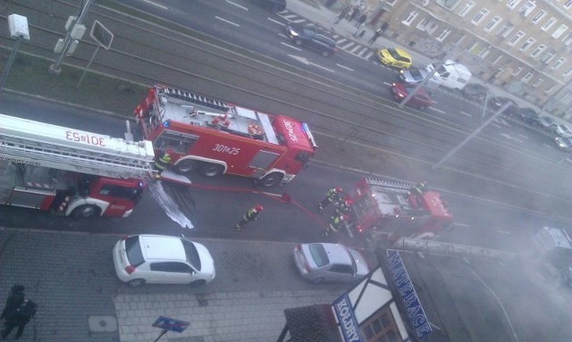 Pożar budynku przy al. Bohaterów Warszawy.