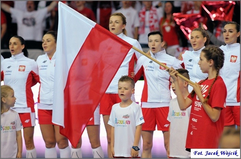 Reprezentacja Polski przegrała z Rosją 28:32 (14:15) w...