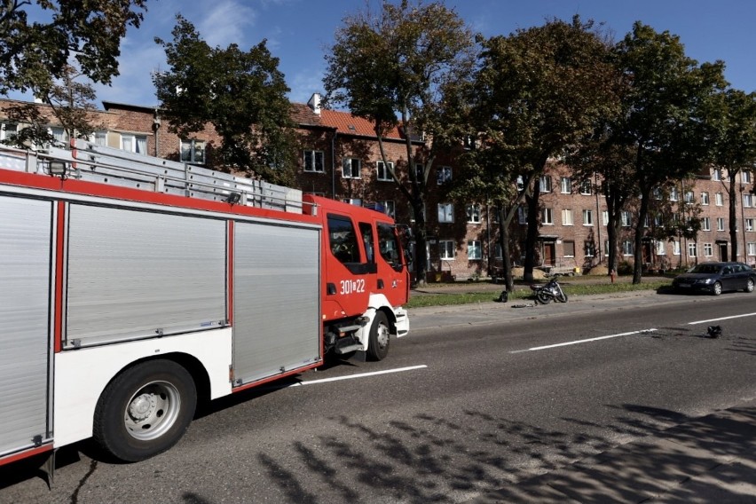 Wypadek na ulicy Kościuszki w Gdańsku 15.09.2021 r. Motocyklista zderzył się z samochodem osobowym