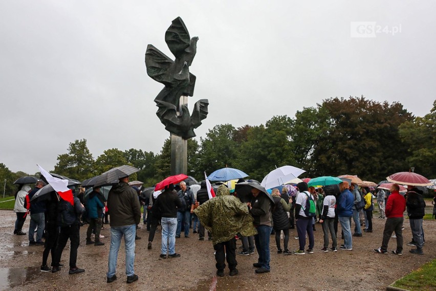 Protest antycovidowców w Szczecinie