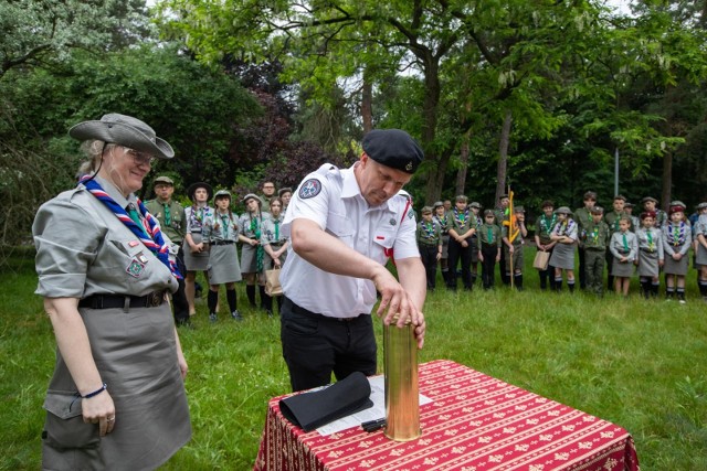 Harcerze spotkali się na osiedlu Leśnym w Bydgoszczy nieprzypadkowo. 12 czerwca 2021 obchodzą bowiem 100-lecie istnienia Szczepu 7 BDHiGZ "Zielona Siódemka"