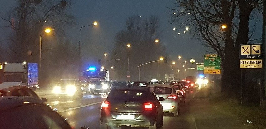 Wypadek na ul. Chorzowskiej w Bytomiu. Tworzą się duże...