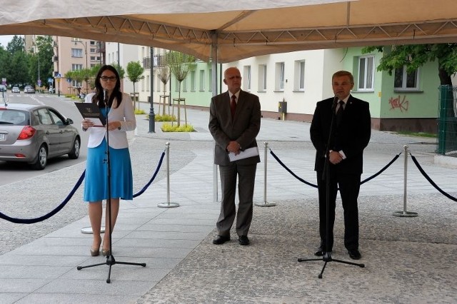 Marszałek (w środku) i prezydent zapowiedzieli wspólny toast za wolność.