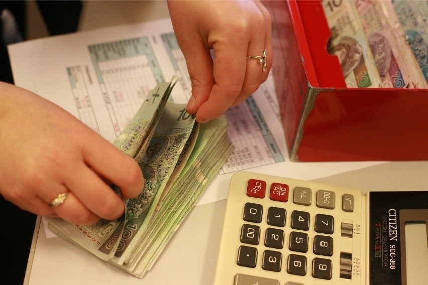Płace w Polsce: W lutym przeciętne wynagrodzenie wyniosło 6220,04 zł brutto. To więcej niż spodziewali się eksperci