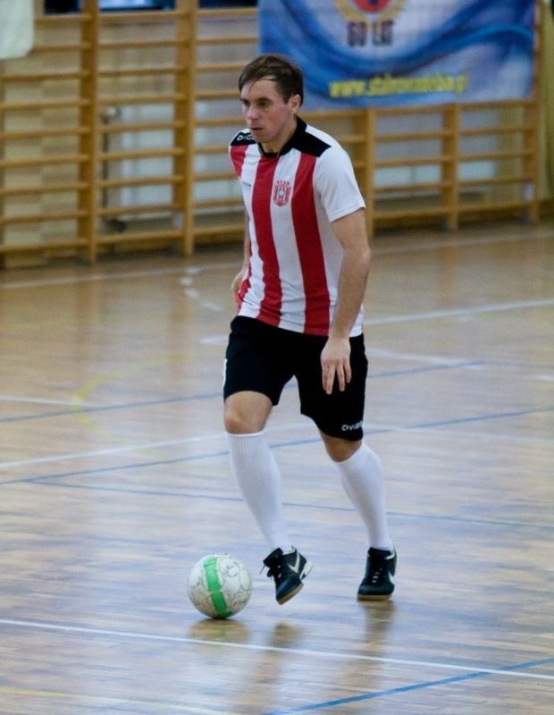 Bartosz Madeja rozpocznie treningi z Czarnymi Połaniec, ma pomóc w awansie do trzeciej ligi. 