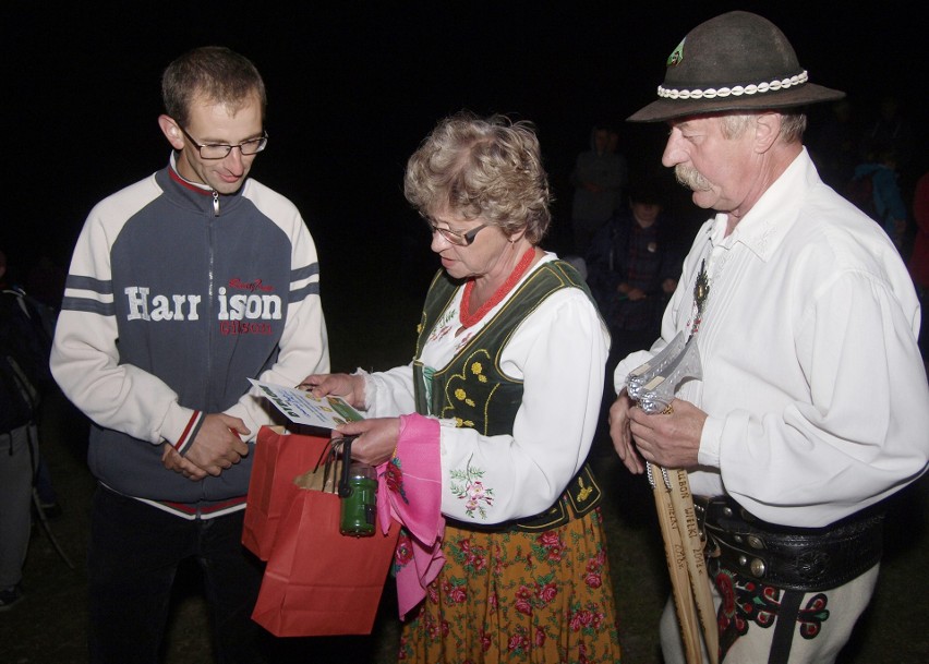 Odkryj Beskid Wyspowy. W sobotni wieczór wspięli się na Luboń Wielki, a w niedzielny poranek pokonali Grodzisko