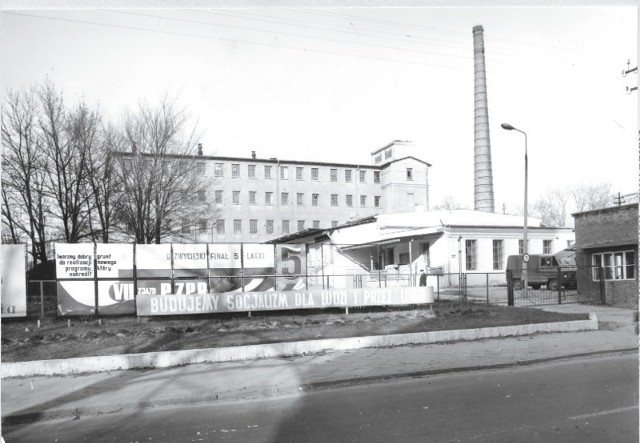 Tak w latach 70. wyglądała Pasmanta, fabryka wstążek. Wyrób tych towarów ma jednak w tym miejscu znacznie bogatszą historię.