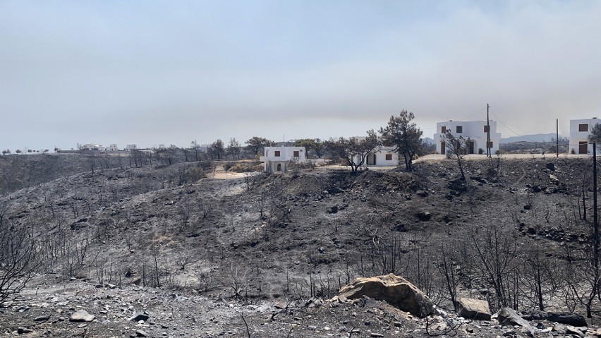 Spalona ziemia w wiosce Genadi na Rodos