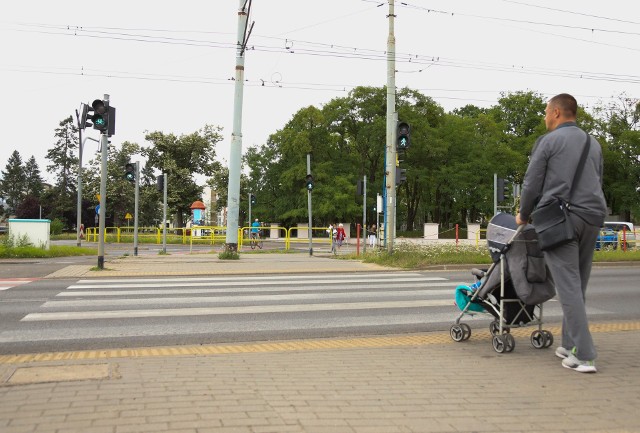 Skrzyżowanie, w okolicy którego doszło do kolizji z udziałem transportu sanitarnego.