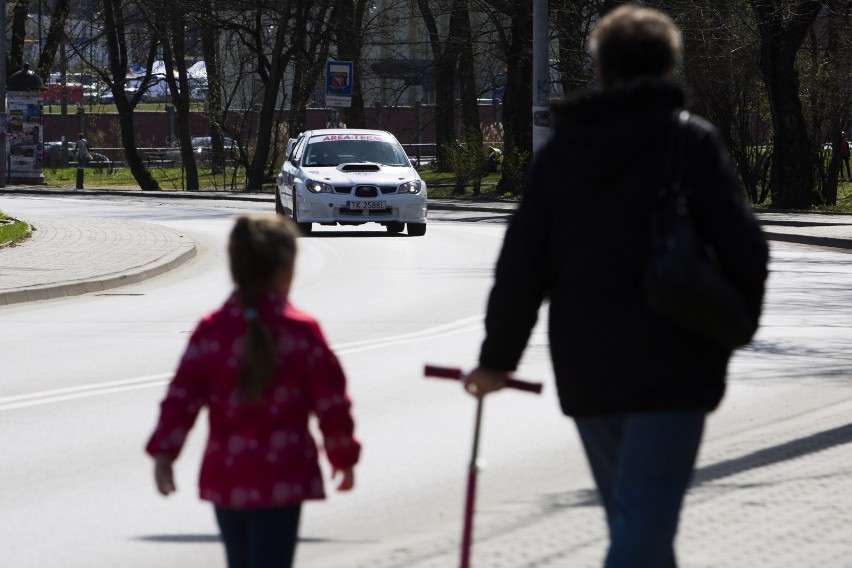 Maciej Kot na trasie podczas ubiegłorocznego rajdu w...