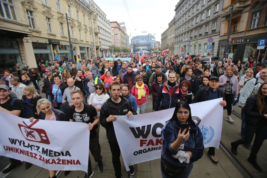 Manifestacje osób, które nie wierzą w pandemię koronawirusa,...