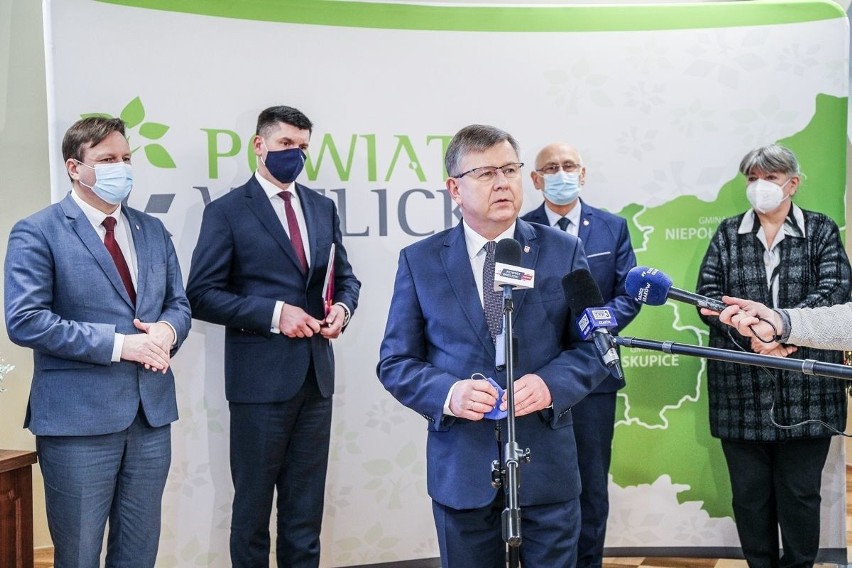 Umowę na wzniesienie w Wieliczce nowej siedziby Pogotowia...