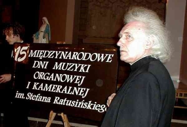 Osobliwością niedzielnego wieczoru był ksiądz prof. Zbigniew...