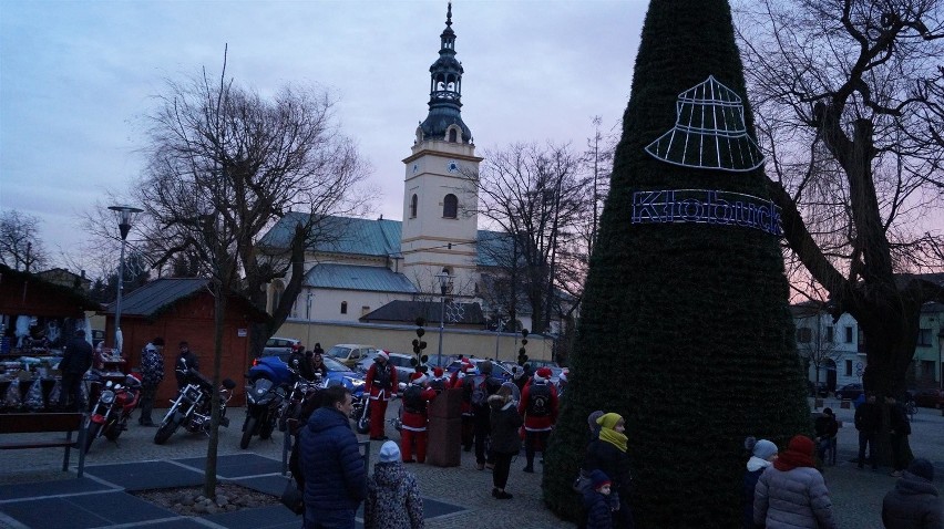 Kłobuck: Tłumy na otwarciu lodowiska i uruchomienia...