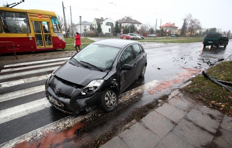 Wypadek na ul. Warszawskiej. Dwie osoby ranne! [zdjęcia]