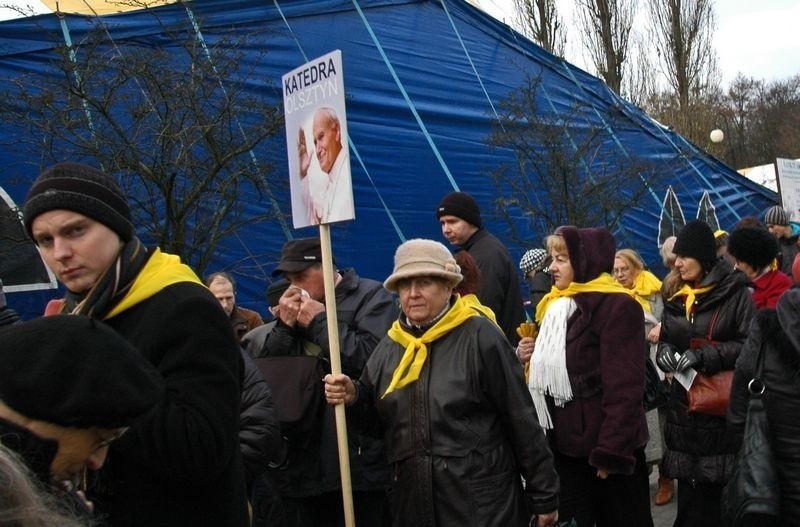 Toruń. Tysiące słuchaczy Radia Maryja zjechało na 21. urodziny rozgłośni [zdjęcia]