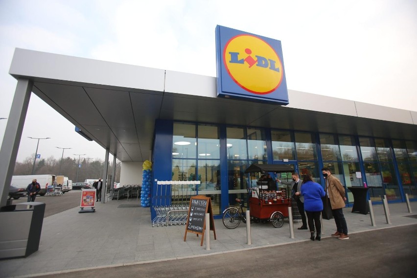 W listopadzie 2022 r. Lidl Polska zapowiadała duże podwyżki...