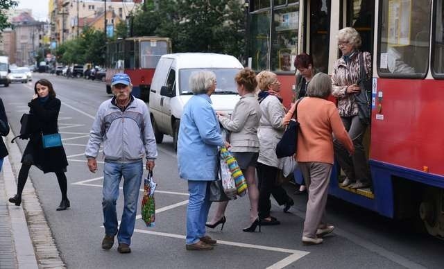 Przystanek przed Radiem PiK na Gdańskiej, na którym doszło do szamotaniny kontrolerów z pasażerką